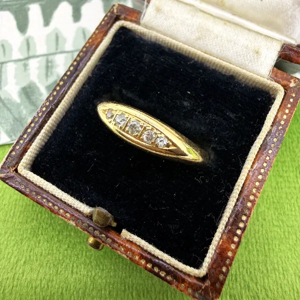 Birmingham 1918! Antique 18ct Gold Five Stone Diamond Boat Ring — image 3